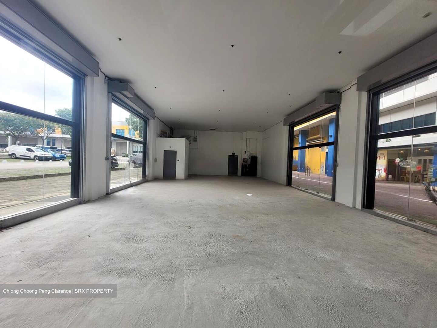 Tradehub 21 (D22), Retail #478688561
